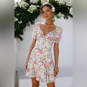 Kenedik Size M Floral Print Mini Dress FRONT TWIST FLOUNCE HEMLINE MULTICOLOR